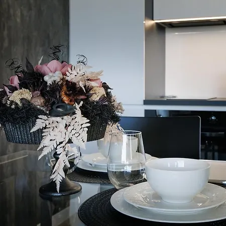 Dunadesign Apartman & Free Covered Parking Space דירה בודפשט