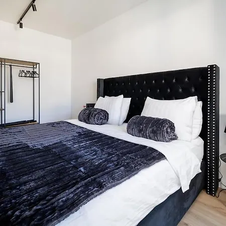 Dunadesign Apartman & Free Covered Parking Space דירה בודפשט
