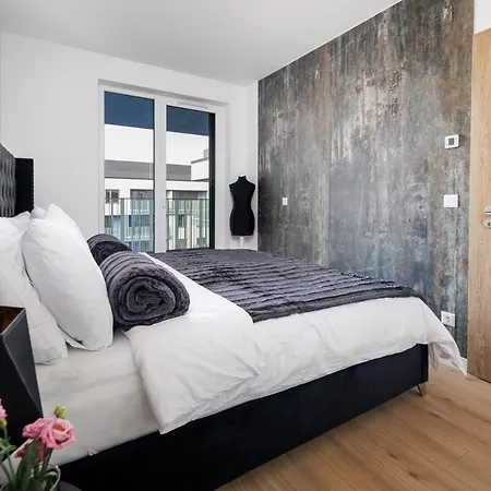 דירה Dunadesign Apartman & Free Covered Parking Space