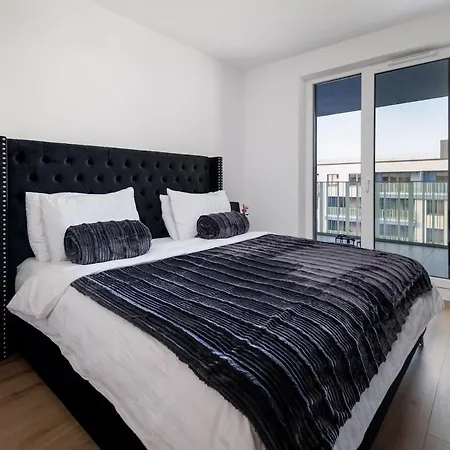 Dunadesign Apartman & Free Covered Parking Space *