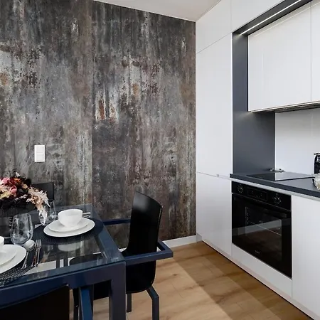 Dunadesign Apartman & Free Covered Parking Space דירה *