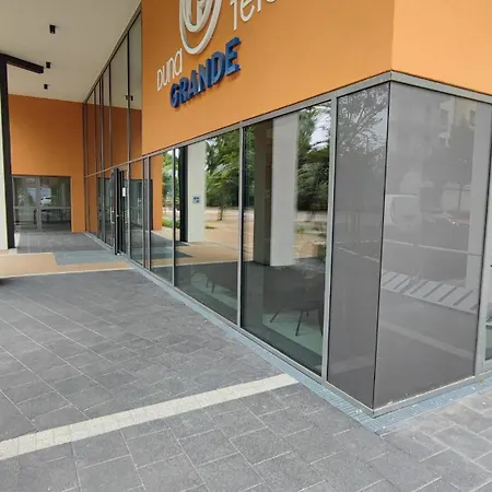 Dunadesign Apartman & Free Covered Parking Space *