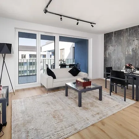 Dunadesign Apartman & Free Covered Parking Space דירה *