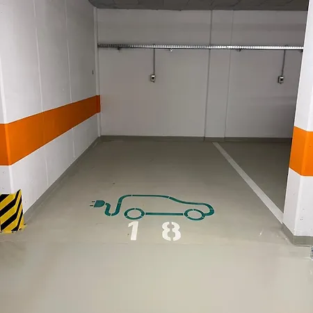 Dunadesign Apartman & Free Covered Parking Space דירה